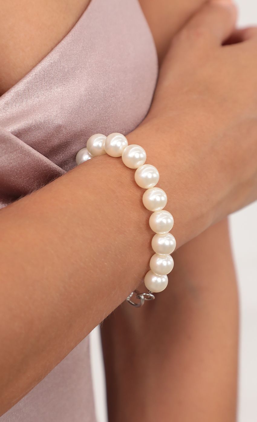 Picture Never Enough Pearls Bracelet. Source: https://media-img.lucyinthesky.com/data/Jul21_1/850xAUTO/AT2A9327.JPG