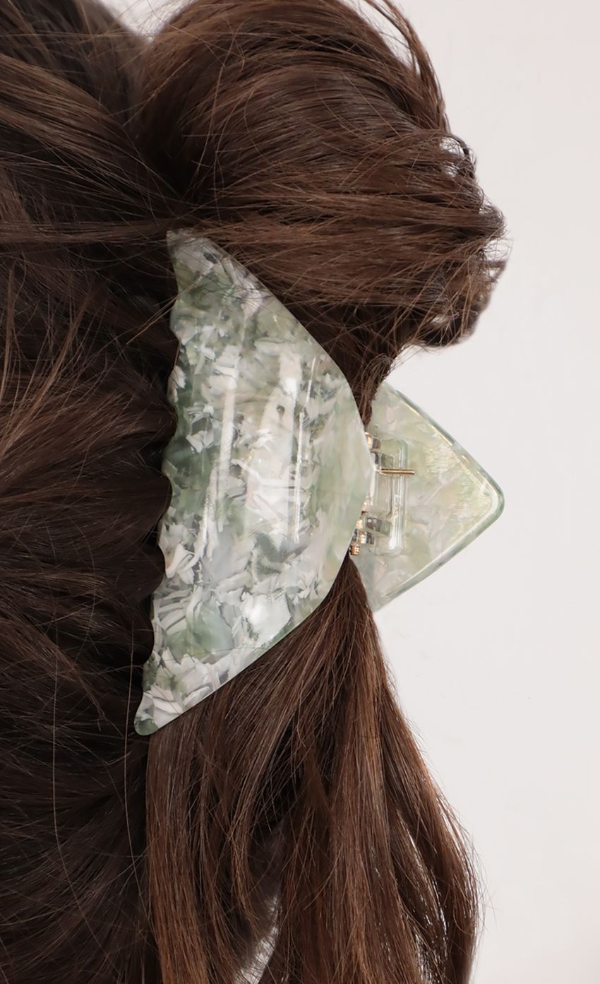 Picture Marble Baby Claw Hair Clip in Green. Source: https://media-img.lucyinthesky.com/data/Jul21_2/850xAUTO/AT2A0827_COPY.JPG