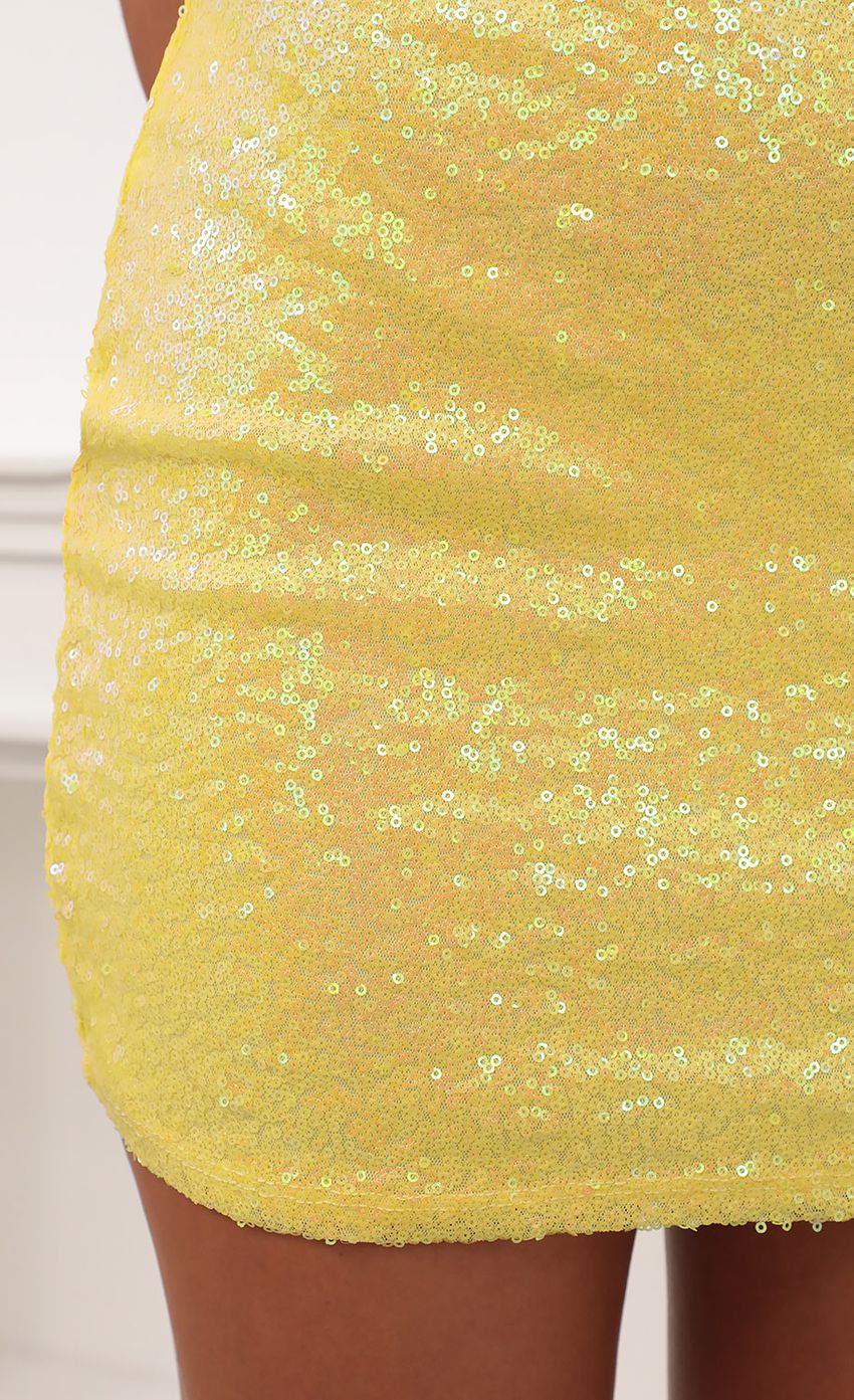 Picture Bel-Air Iridescent Sequin Set in Yellow. Source: https://media-img.lucyinthesky.com/data/Jul21_2/850xAUTO/AT2A2878.JPG
