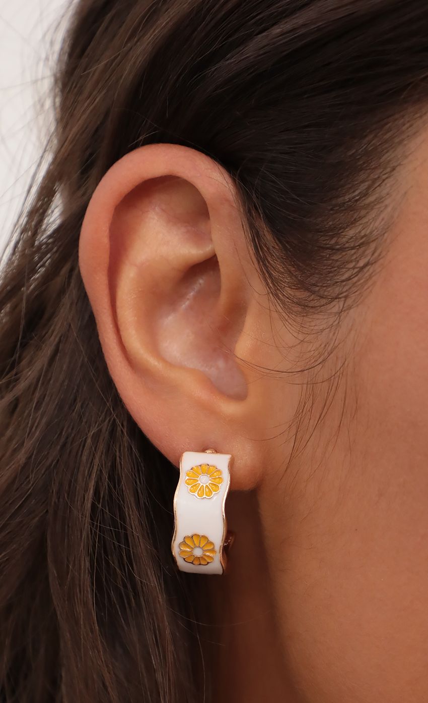 Picture Daisy Girl Flat Hoop in Gold. Source: https://media-img.lucyinthesky.com/data/Jul21_2/850xAUTO/AT2A9150.JPG