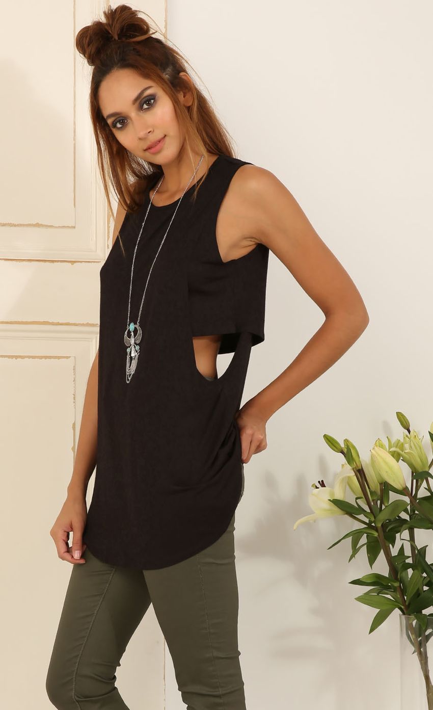 Picture Sleeveless Compromise Long Top In Black. Source: https://media-img.lucyinthesky.com/data/Jun15_1/850xAUTO/0Y5A4490.JPG