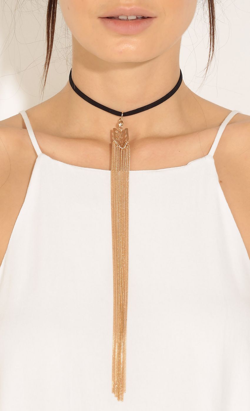 Picture Tassel Chain Choker In Black And Gold. Source: https://media-img.lucyinthesky.com/data/Jun16_1/850xAUTO/0Y5A0740.JPG