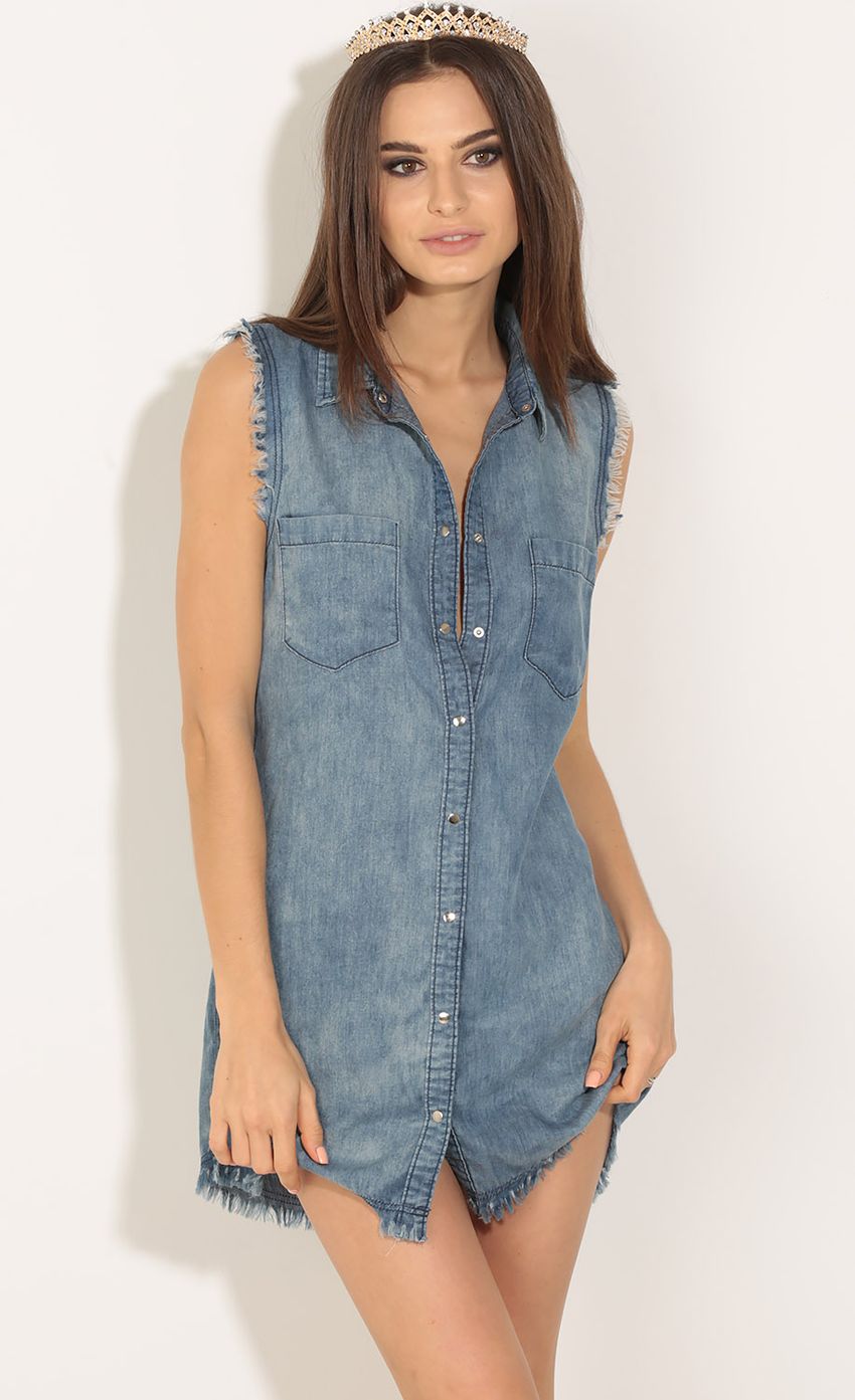 Picture Faded And Frayed Denim Day Dress. Source: https://media-img.lucyinthesky.com/data/Jun16_1/850xAUTO/0Y5A2060.JPG