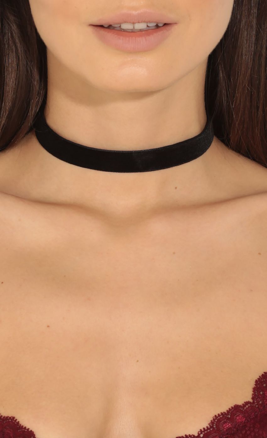 Picture Suede Choker Necklace In Black. Source: https://media-img.lucyinthesky.com/data/Jun16_1/850xAUTO/0Y5A6910.JPG