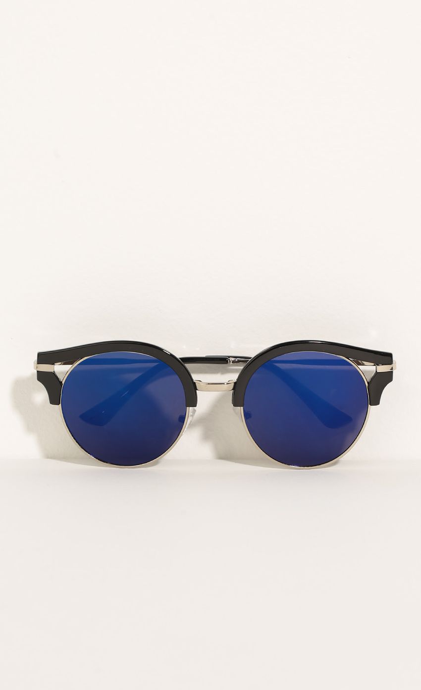 Picture Dual Color Cat Eye Sunglasses In Deep Blue. Source: https://media-img.lucyinthesky.com/data/Jun16_1/850xAUTO/0Y5A8216.JPG
