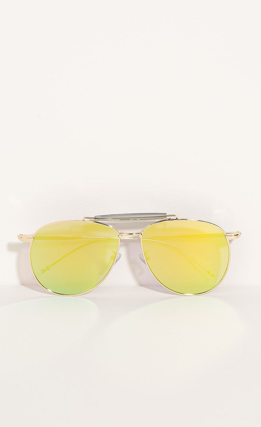 Picture Classic Aviator Sunglasses In Light Green. Source: https://media-img.lucyinthesky.com/data/Jun16_1/850xAUTO/0Y5A8243.JPG