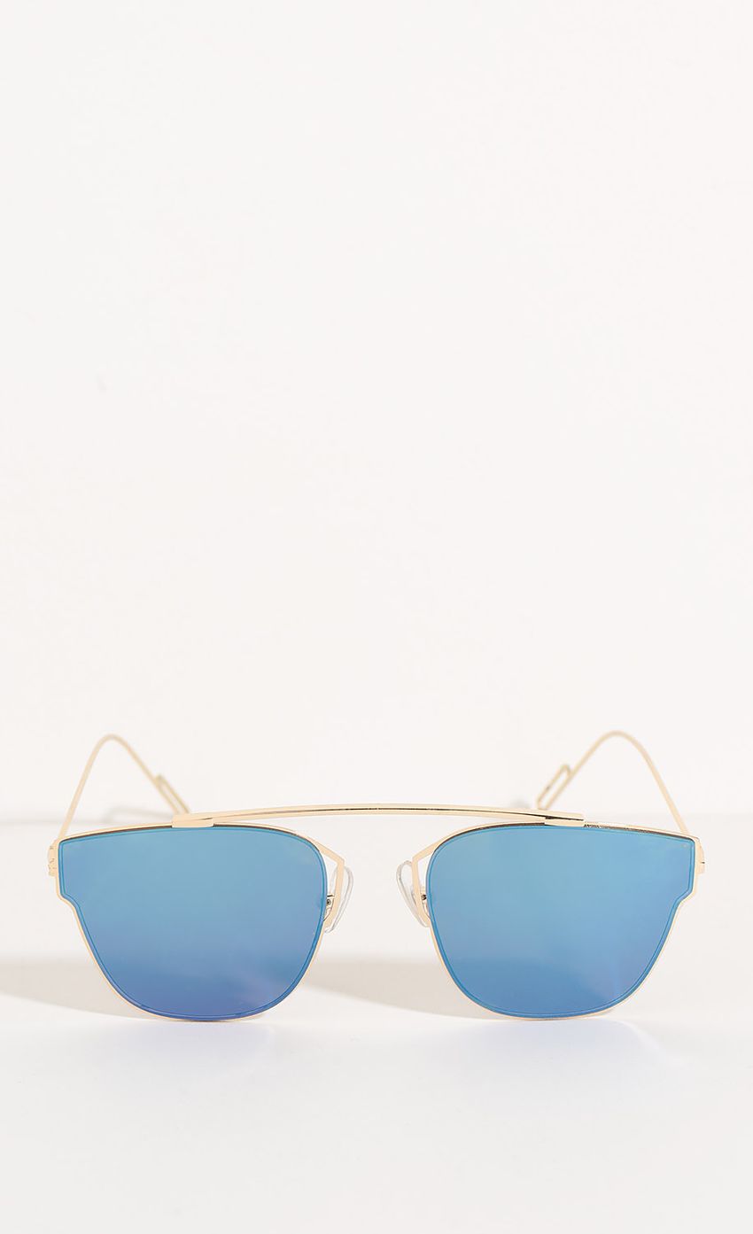 Picture Wayfarer Sunglasses In Blue. Source: https://media-img.lucyinthesky.com/data/Jun16_2/850xAUTO/0Y5A5285.JPG