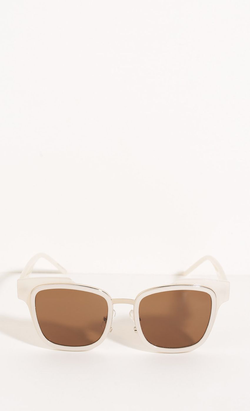 Picture Cat Eye Wayfarer Sunglasses In White. Source: https://media-img.lucyinthesky.com/data/Jun16_2/850xAUTO/0Y5A5303.JPG