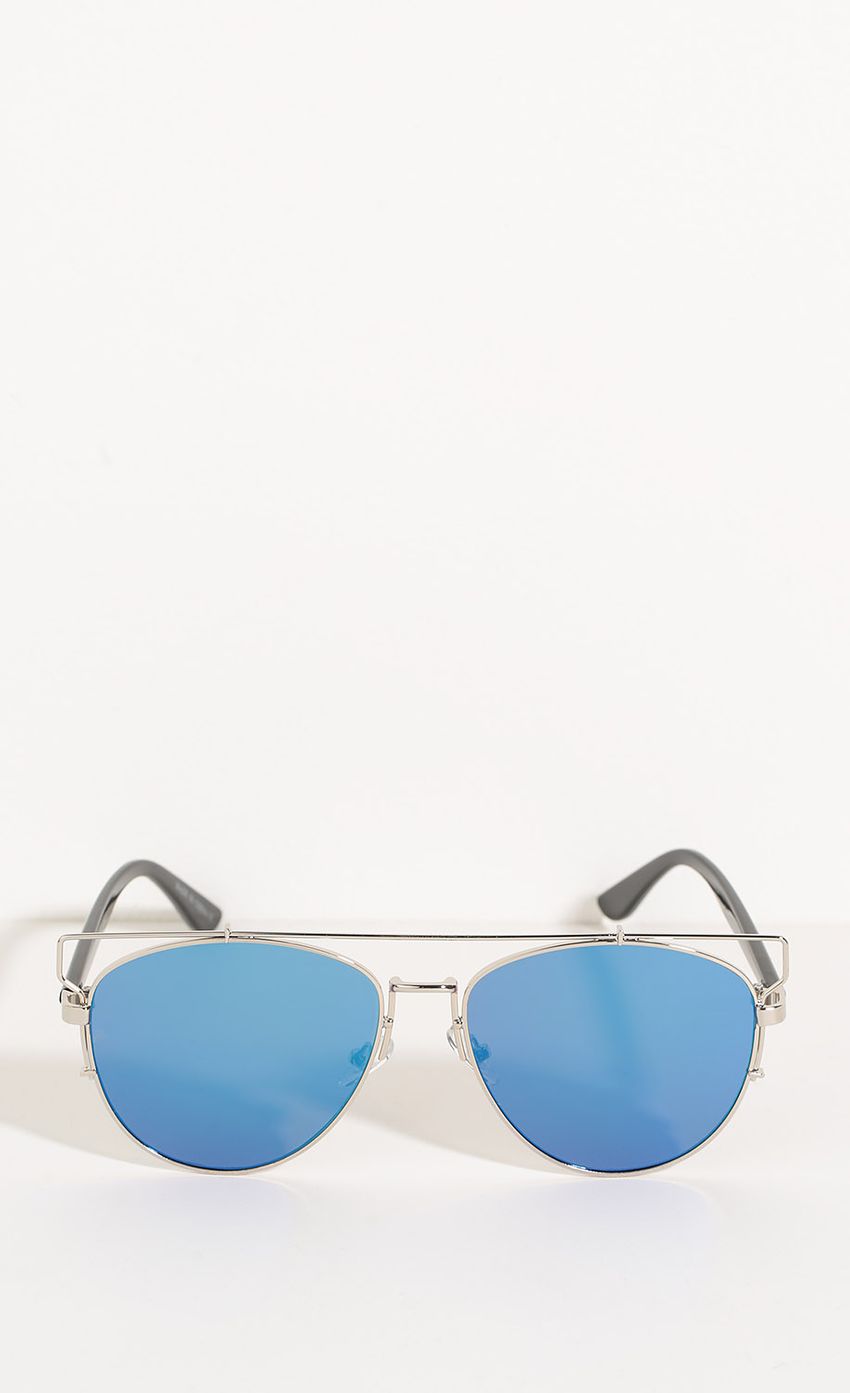 Picture Aviator Sunglasses In Light Blue. Source: https://media-img.lucyinthesky.com/data/Jun16_2/850xAUTO/0Y5A5327.JPG