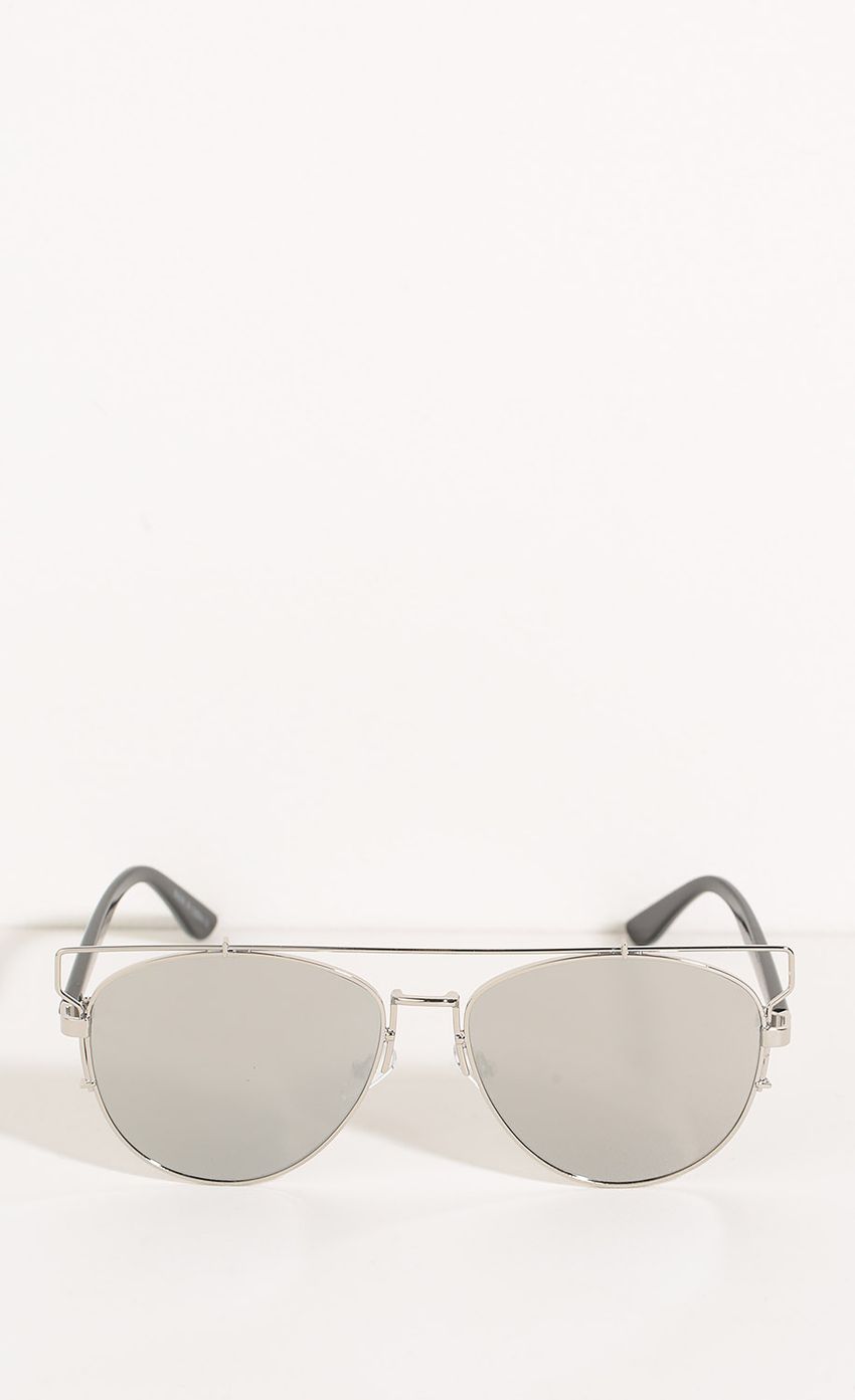 Picture Aviator Sunglasses In Grey. Source: https://media-img.lucyinthesky.com/data/Jun16_2/850xAUTO/0Y5A5334.JPG