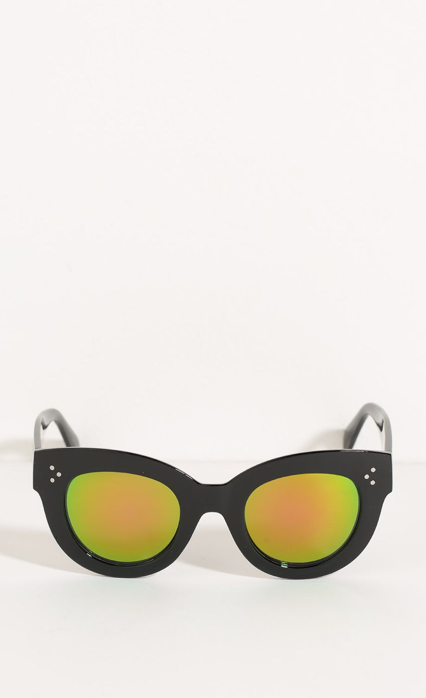 Picture Wide Frame Sunglasses In Lime. Source: https://media-img.lucyinthesky.com/data/Jun16_2/850xAUTO/0Y5A5363.JPG