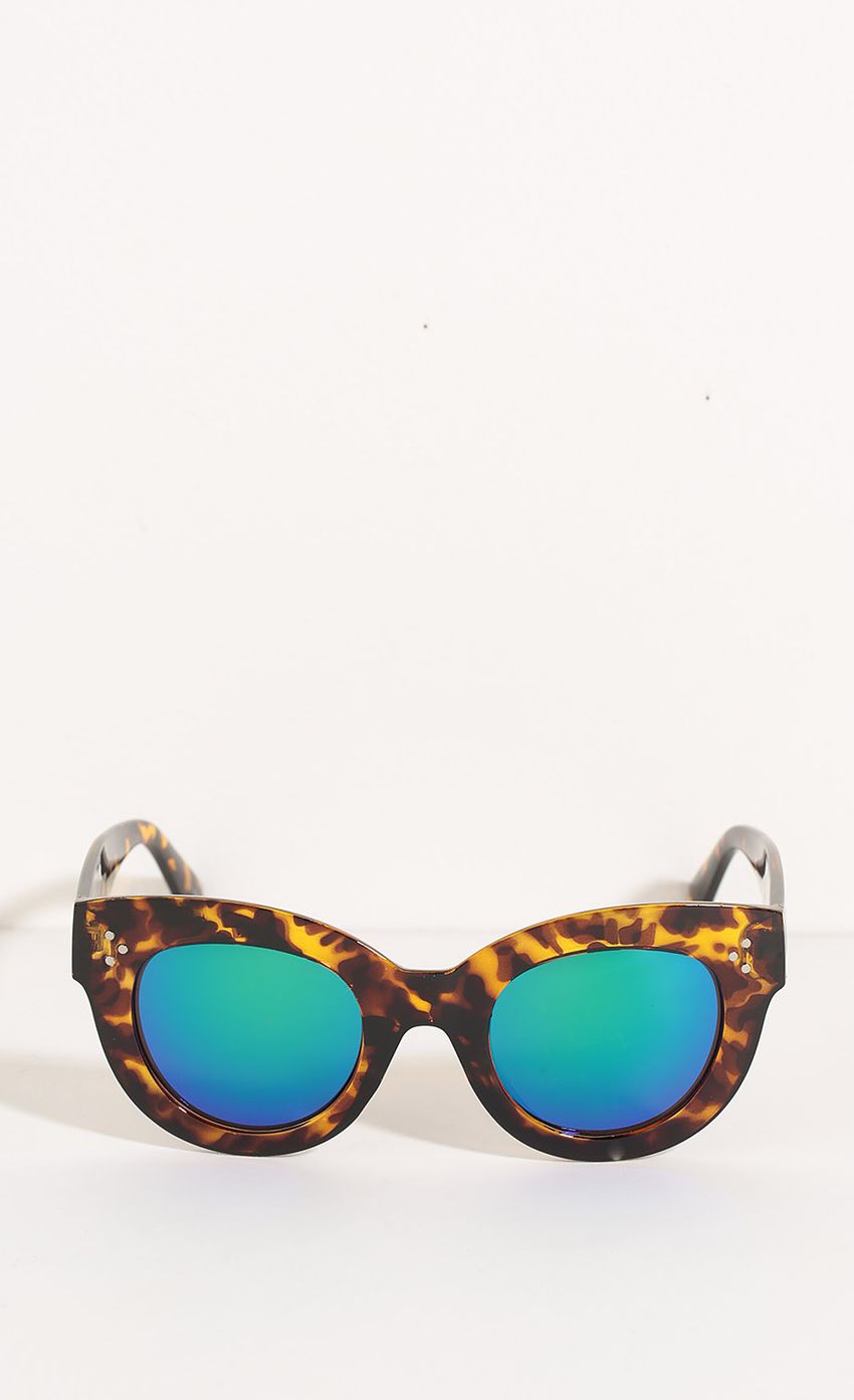 Picture Cheetah Print Wide Frame Sunglasses In Teal. Source: https://media-img.lucyinthesky.com/data/Jun16_2/850xAUTO/0Y5A5369.JPG