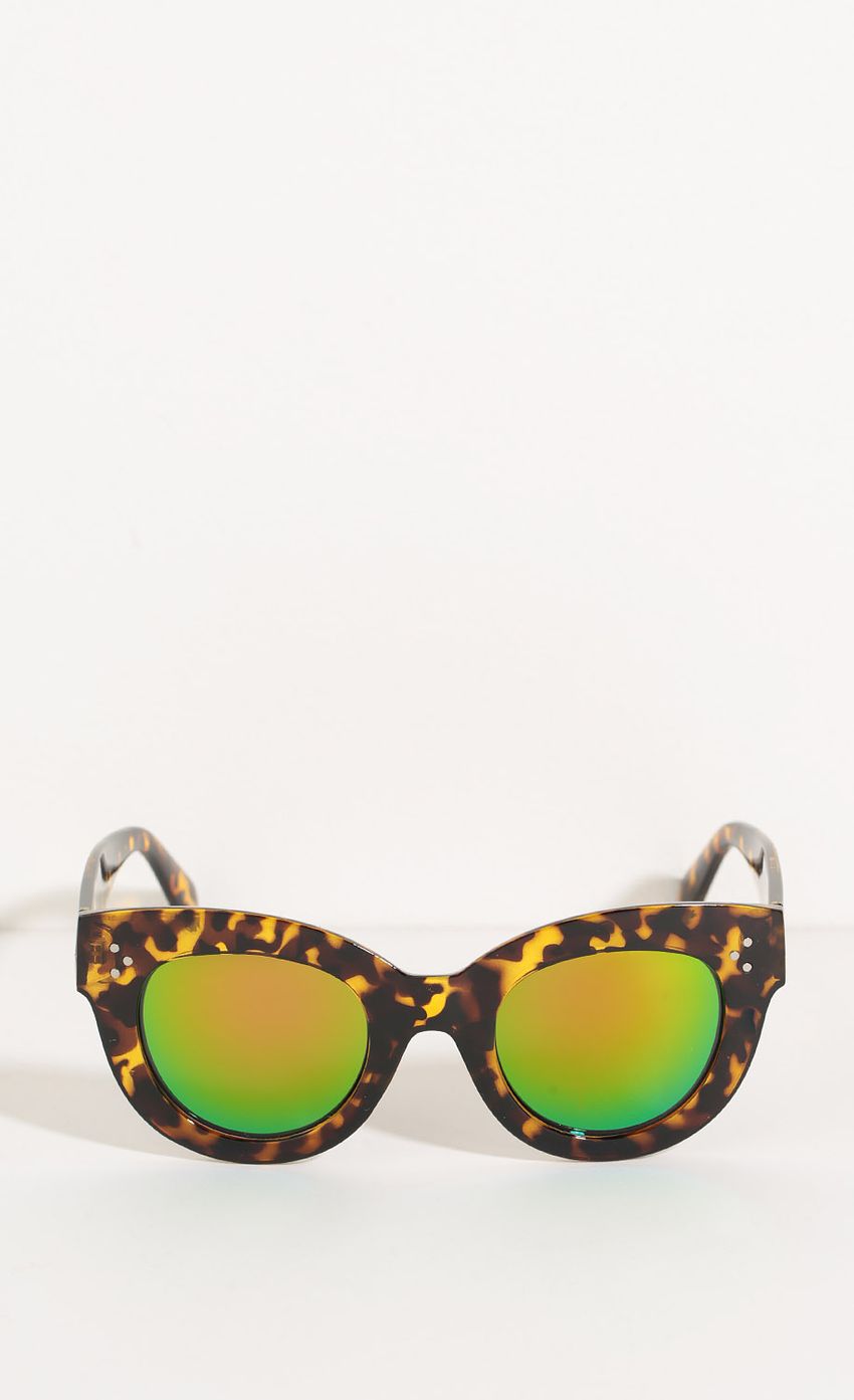 Picture Cheetah Print Wide Frame Sunglasses In Lime. Source: https://media-img.lucyinthesky.com/data/Jun16_2/850xAUTO/0Y5A5373.JPG