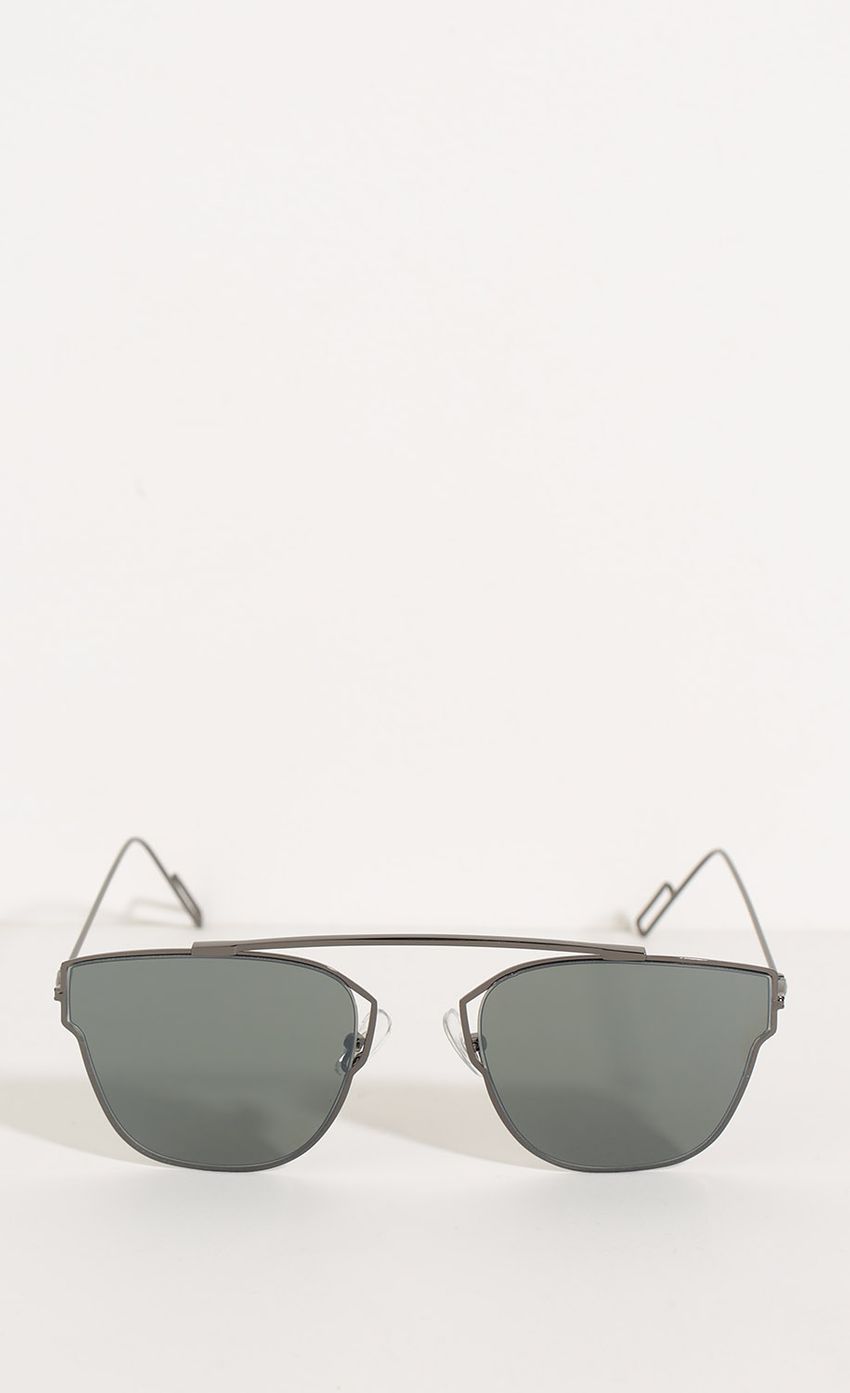 Picture Wayfarer Sunglasses In Dark Grey. Source: https://media-img.lucyinthesky.com/data/Jun16_2/850xAUTO/0Y5A5392.JPG