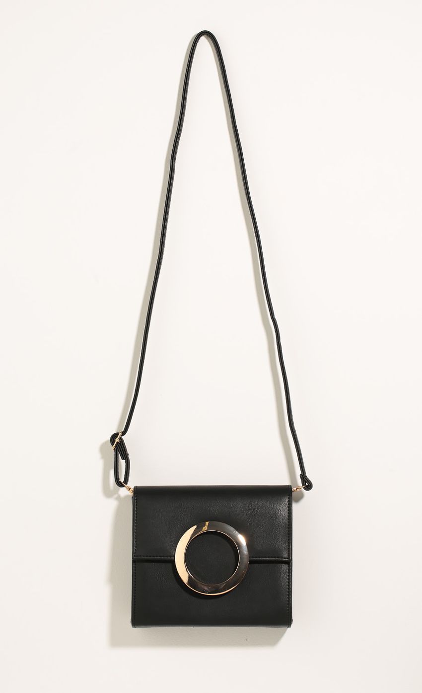 Picture Circle Design Tote Purse In Black. Source: https://media-img.lucyinthesky.com/data/Jun16_2/850xAUTO/0Y5A6468.JPG