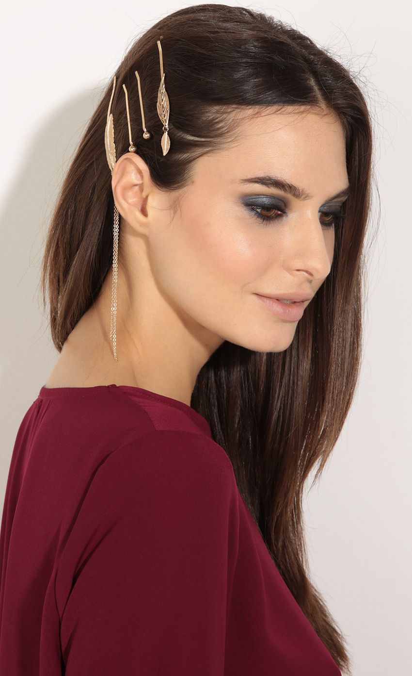 Picture Leaf And Chain Barrette In Gold. Source: https://media-img.lucyinthesky.com/data/Jun16_2/850xAUTO/0Y5A9682.JPG