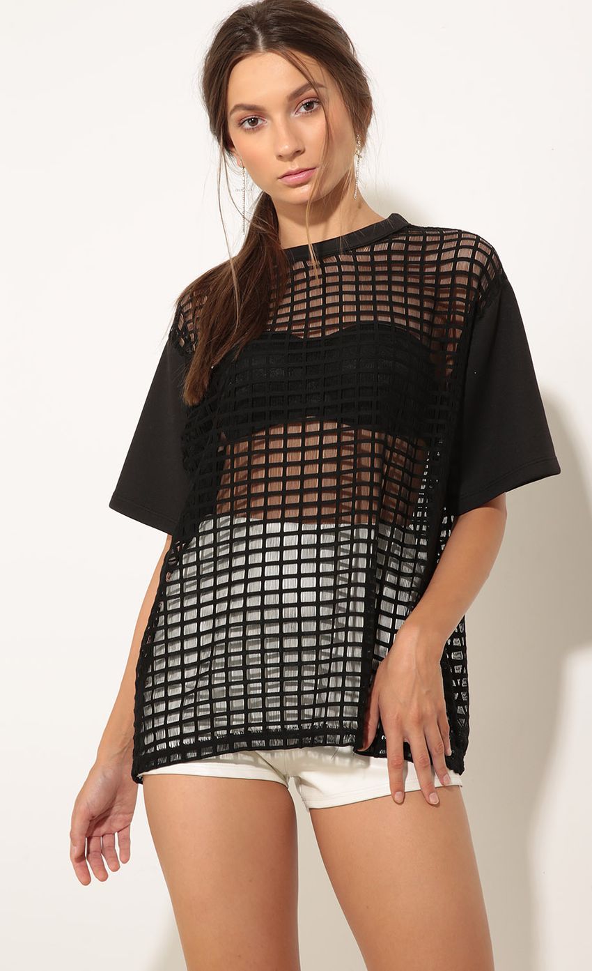 Picture Gridlock Top In Black. Source: https://media-img.lucyinthesky.com/data/Jun17_1/850xAUTO/0Y5A1621.JPG
