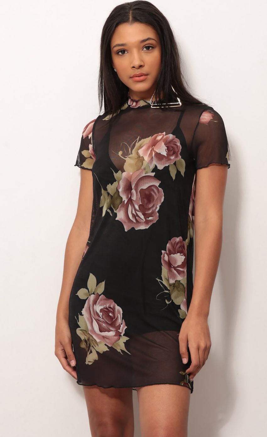 Picture Harper Dress In Black Floral. Source: https://media-img.lucyinthesky.com/data/Jun18_2/850xAUTO/0Y5A6610.JPG