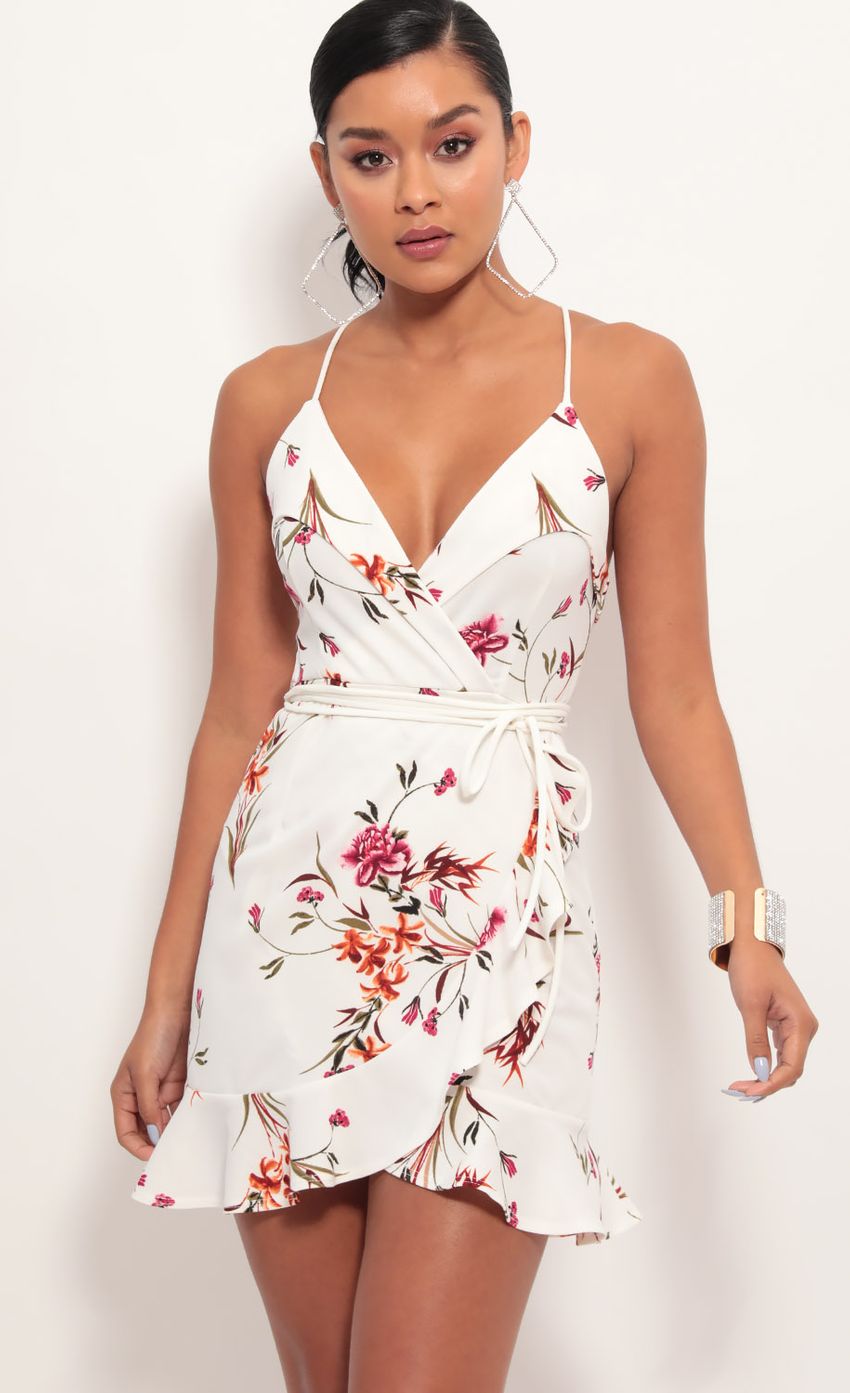 Picture Ruffle Dress in White Floral. Source: https://media-img.lucyinthesky.com/data/Jun19_2/850xAUTO/781A6003.JPG