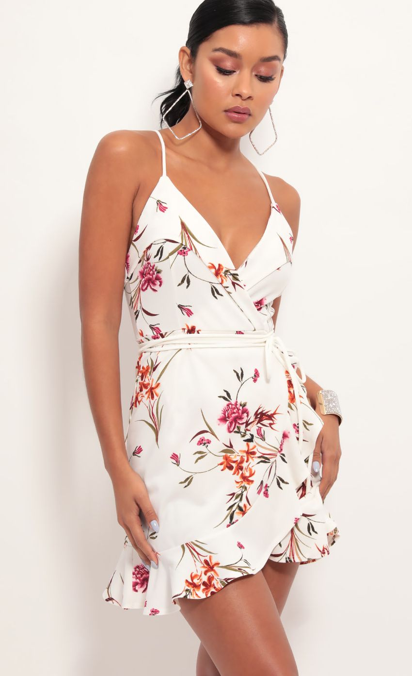 Picture Ruffle Dress in White Floral. Source: https://media-img.lucyinthesky.com/data/Jun19_2/850xAUTO/781A6009.JPG