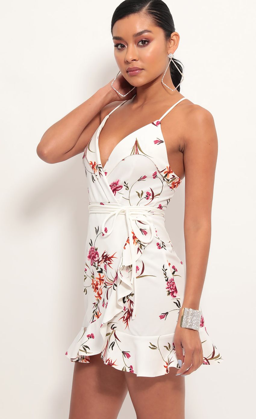 Picture Ruffle Dress in White Floral. Source: https://media-img.lucyinthesky.com/data/Jun19_2/850xAUTO/781A6027.JPG