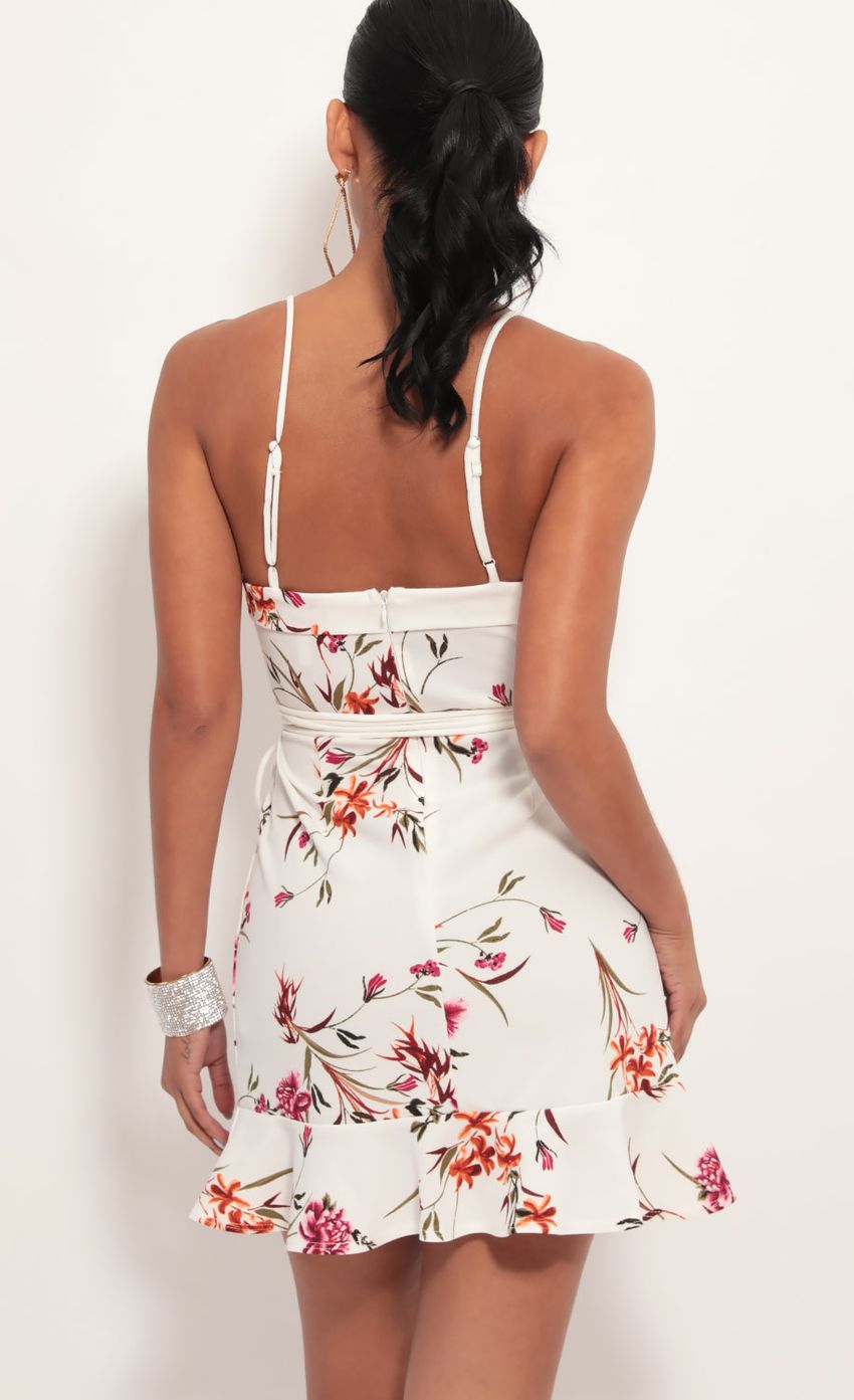 Picture Ruffle Dress in White Floral. Source: https://media-img.lucyinthesky.com/data/Jun19_2/850xAUTO/781A6038.JPG