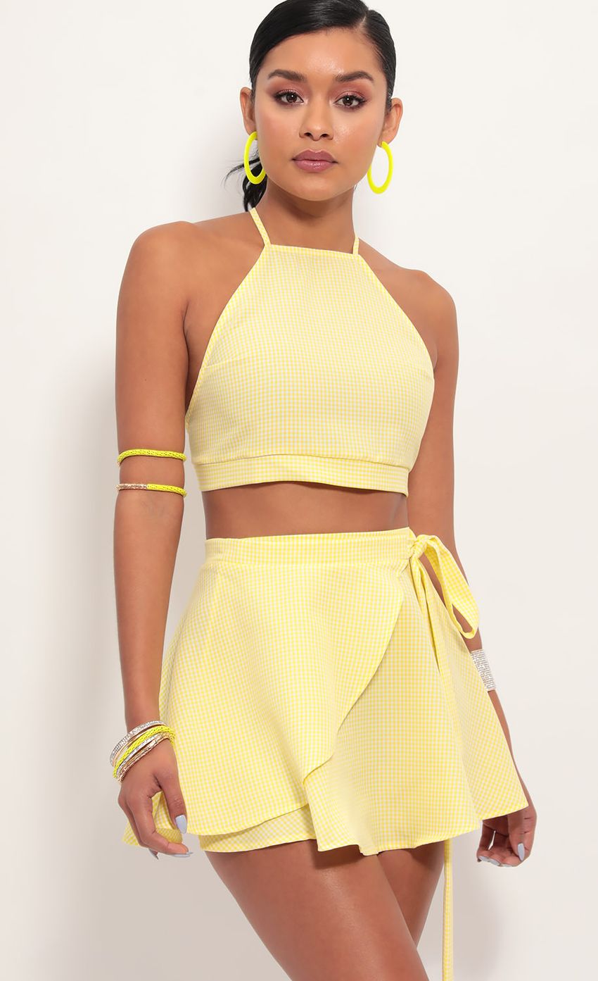 Picture Beverly Hills Satin Set in Yellow Gingham. Source: https://media-img.lucyinthesky.com/data/Jun19_2/850xAUTO/781A6361.JPG