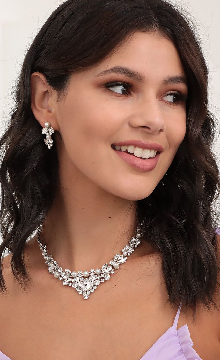 Picture Angelika Crystal Pearl Necklace &amp; Earrings. Source: https://media-img.lucyinthesky.com/data/Jun20_1/850xAUTO/781A0019.JPG
