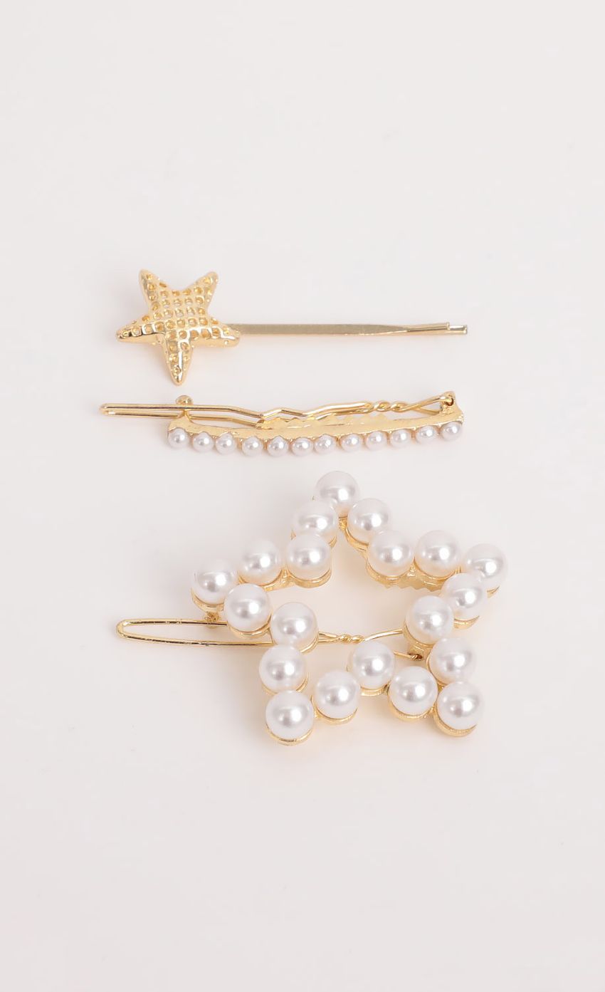 Picture Luxe Pearl Star Hair Clip Set. Source: https://media-img.lucyinthesky.com/data/Jun20_1/850xAUTO/781A8882.JPG