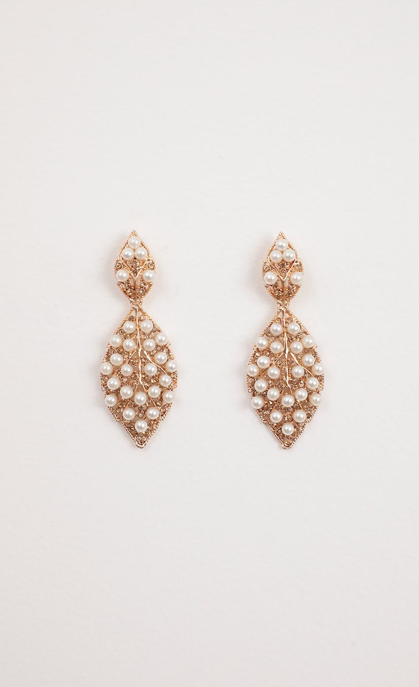 Picture Leilani Pearl Leaf Earrings. Source: https://media-img.lucyinthesky.com/data/Jun20_1/850xAUTO/781A8904.JPG