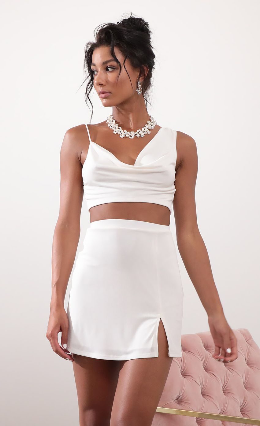Picture Shoulder Cowl Set in White. Source: https://media-img.lucyinthesky.com/data/Jun20_2/850xAUTO/781A6435.JPG