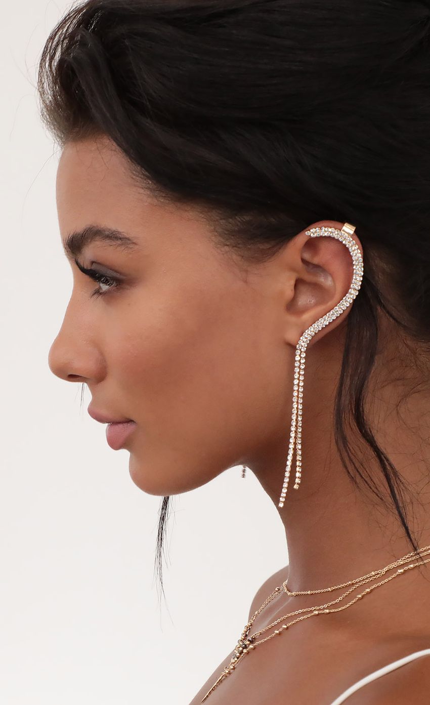 Picture Margot Sparkly Fringe Ear cuff. Source: https://media-img.lucyinthesky.com/data/Jun20_2/850xAUTO/781A71211.JPG