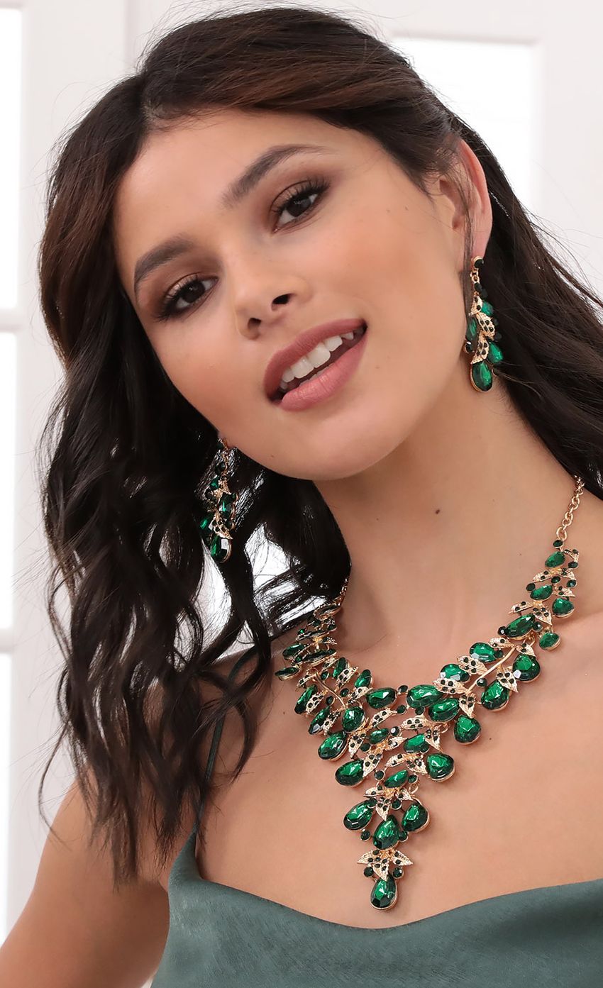 Picture Nadeleine Hunter Green Jewelry Set. Source: https://media-img.lucyinthesky.com/data/Jun20_2/850xAUTO/781A99931.JPG