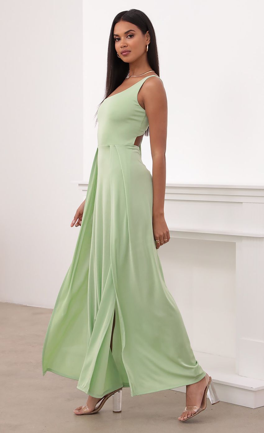 Picture Shoulder Maxi in Matcha Green. Source: https://media-img.lucyinthesky.com/data/Jun21_1/850xAUTO/1V9A1944.JPG