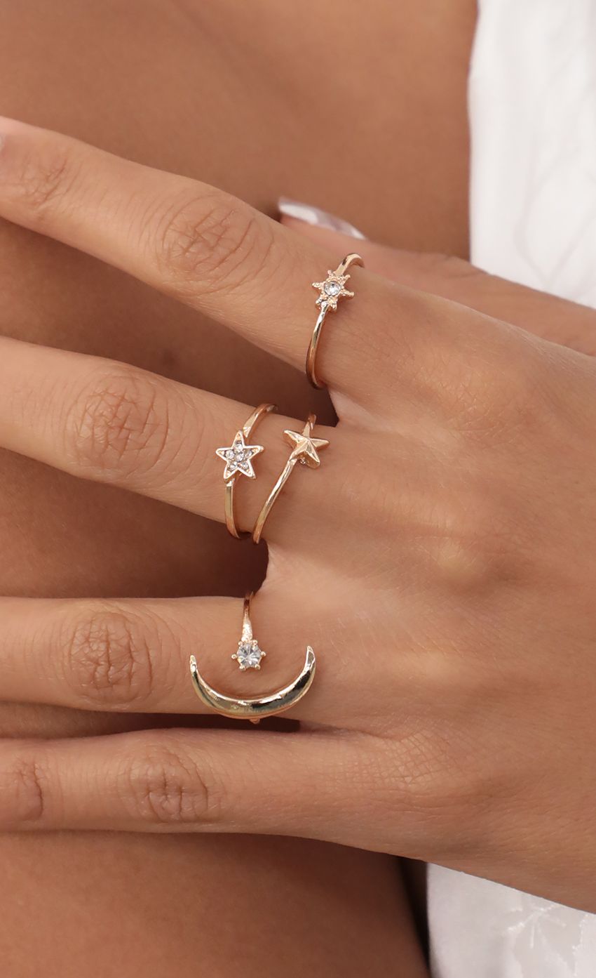 Picture Moon and Stars Ring Set. Source: https://media-img.lucyinthesky.com/data/Jun21_1/850xAUTO/AT2A0557.JPG