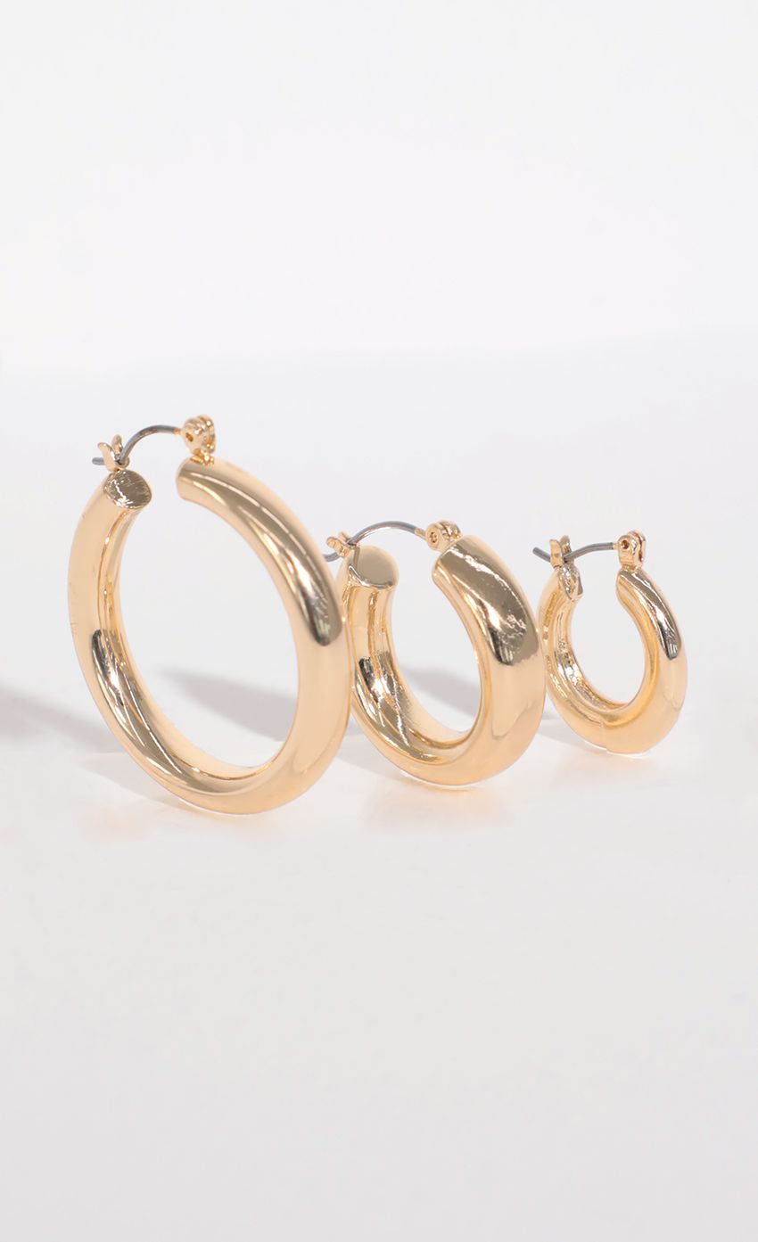 Picture Trio of Gold Thick Hoops Set. Source: https://media-img.lucyinthesky.com/data/Jun21_1/850xAUTO/AT2A4177.JPG