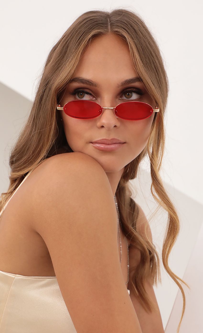Picture Dolly Oval Sunglasses in Red. Source: https://media-img.lucyinthesky.com/data/Jun21_1/850xAUTO/AT2A6974.JPG
