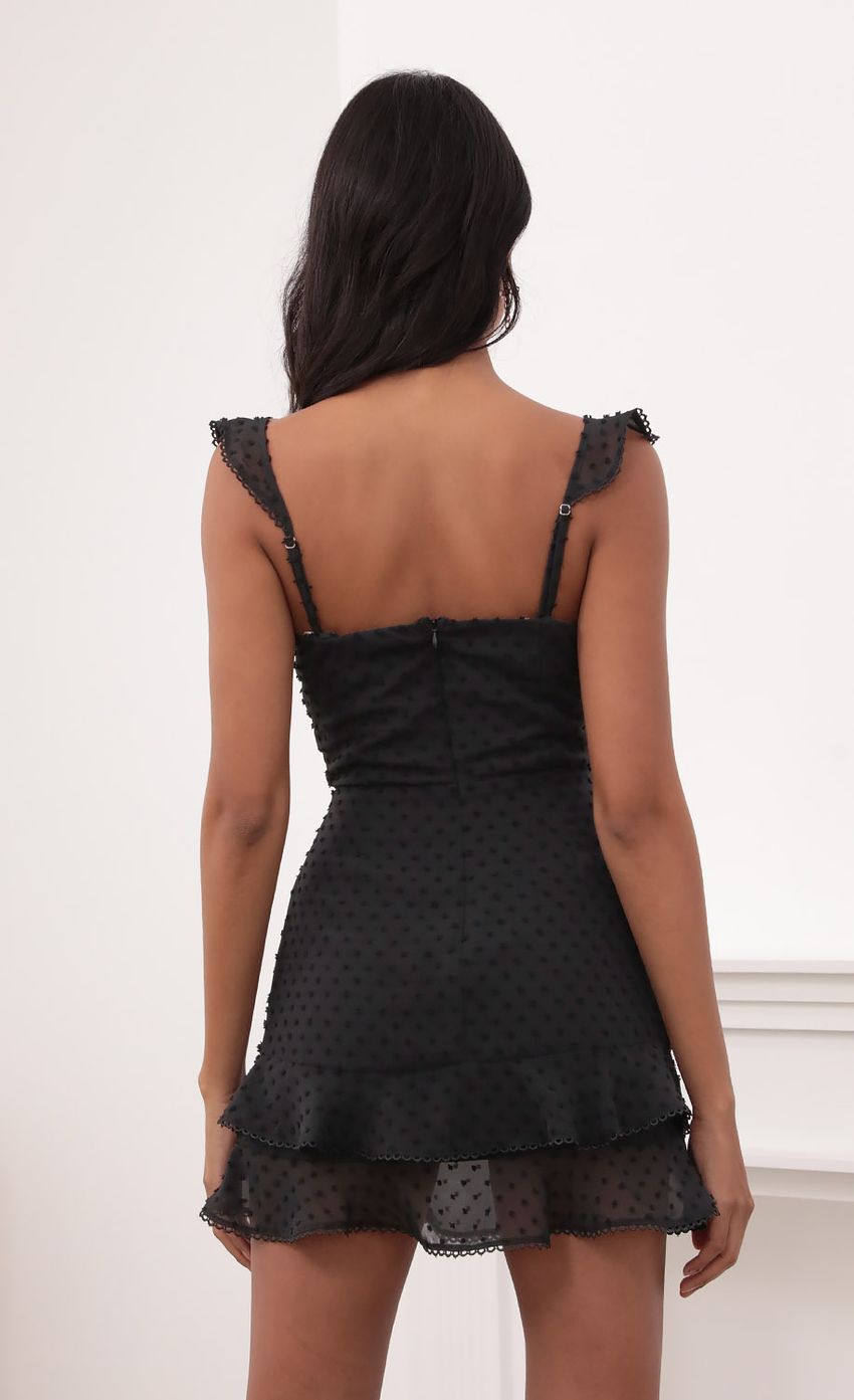 Picture Ruched Sweetheart Dress in Black. Source: https://media-img.lucyinthesky.com/data/Jun21_2/850xAUTO/1V9A0192.JPG