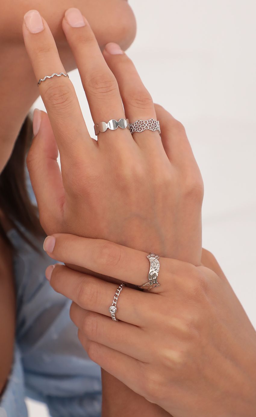 Picture Nori Ring Set in Silver. Source: https://media-img.lucyinthesky.com/data/Jun21_2/850xAUTO/AT2A0963.JPG