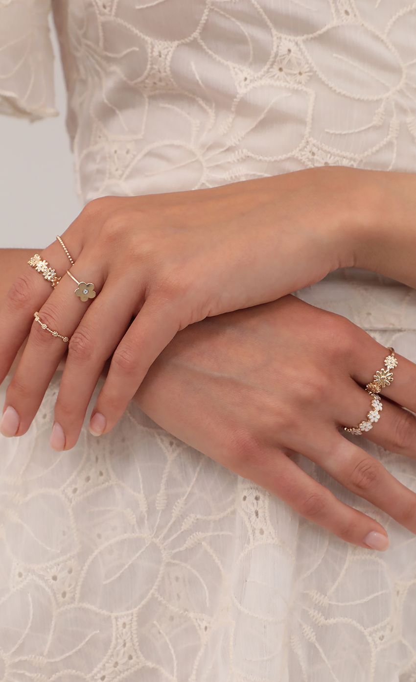 Picture Daisy Fileds Ring Set in Gold. Source: https://media-img.lucyinthesky.com/data/Jun21_2/850xAUTO/AT2A2426.JPG