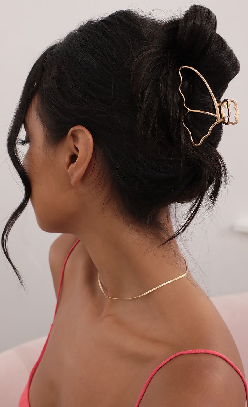 Picture Butterfly Claw Hair Clip. Source: https://media-img.lucyinthesky.com/data/Jun21_2/850xAUTO/AT2A8687.JPG