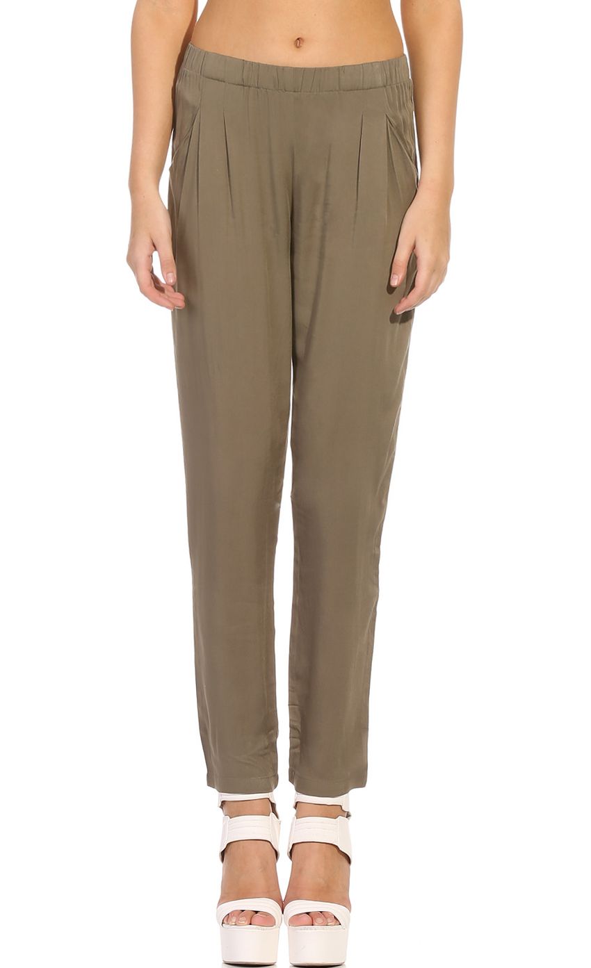 Picture BASIC INSTINCT PANT. Source: https://media-img.lucyinthesky.com/data/Mar14_1/850xAUTO/0Y5A2974.JPG