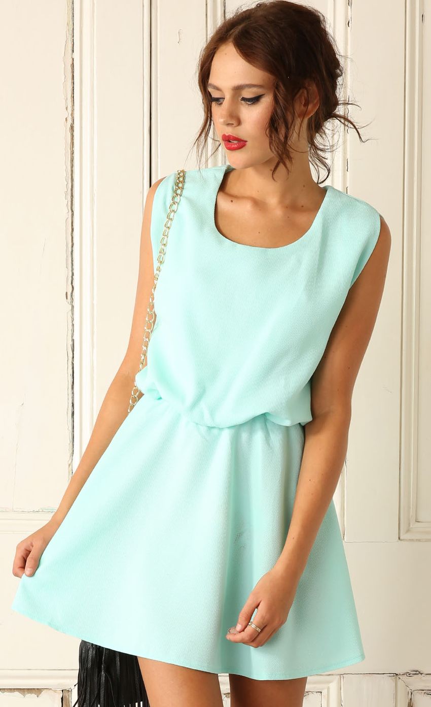 Picture Mint Green Dress. Source: https://media-img.lucyinthesky.com/data/Mar15_1/850xAUTO/0Y5A1639.JPG