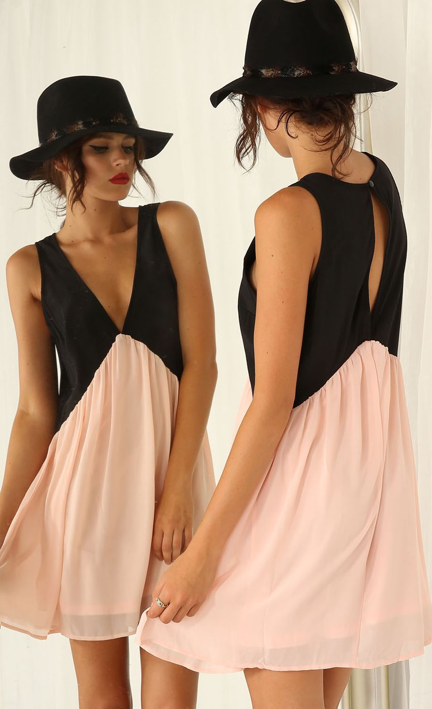 Picture Contrasting Black And Pink Dress. Source: https://media-img.lucyinthesky.com/data/Mar15_1/850xAUTO/0Y5A2324.JPG