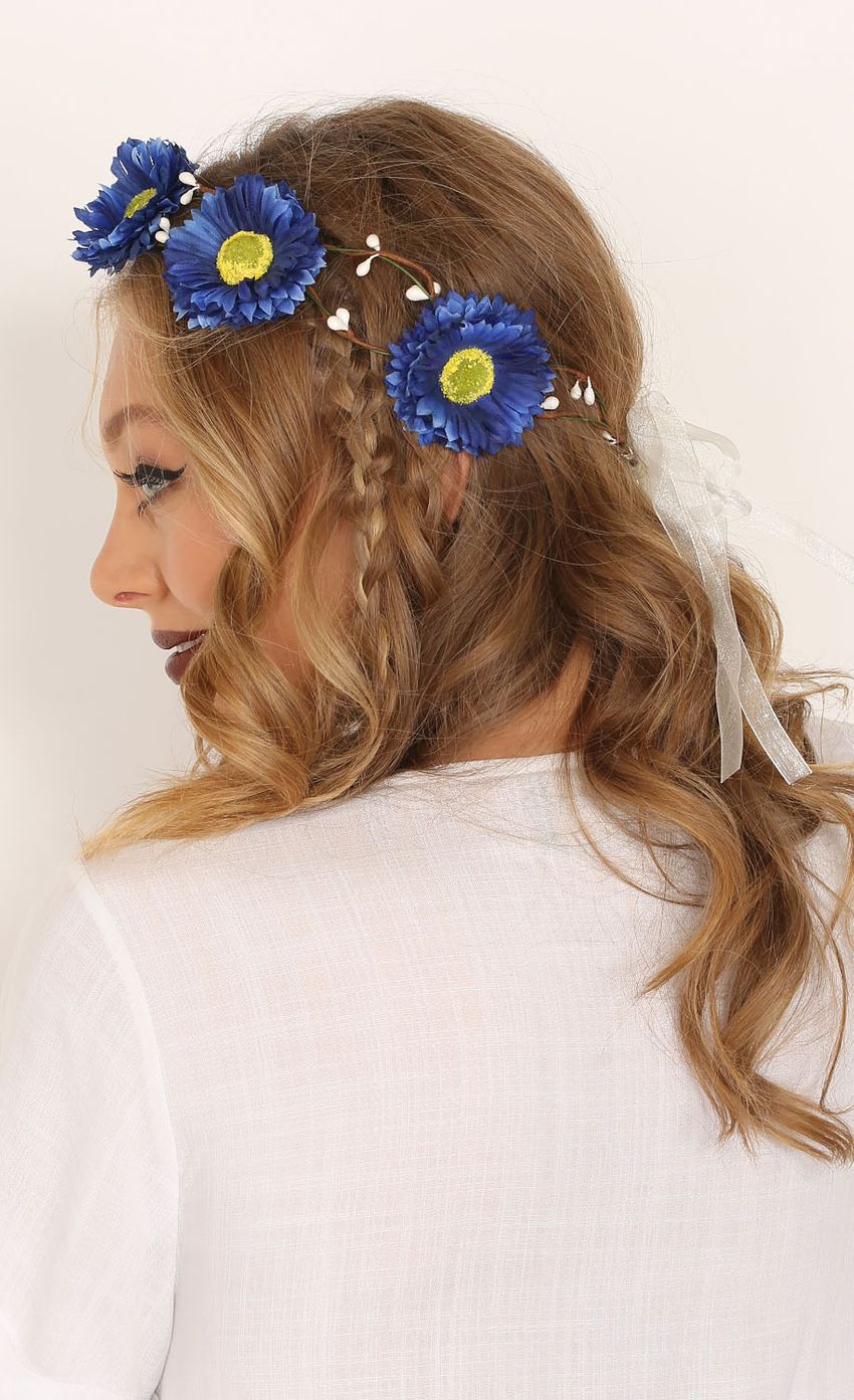 Picture Blue Floral Headband. Source: https://media-img.lucyinthesky.com/data/Mar15_1/850xAUTO/0Y5A3536.JPG
