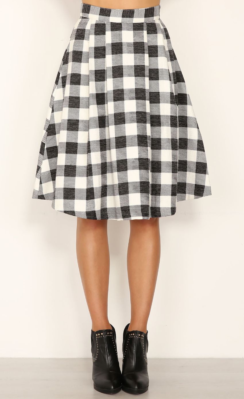 Picture Black And White Check Skirt. Source: https://media-img.lucyinthesky.com/data/Mar15_1/850xAUTO/0Y5A3870.JPG