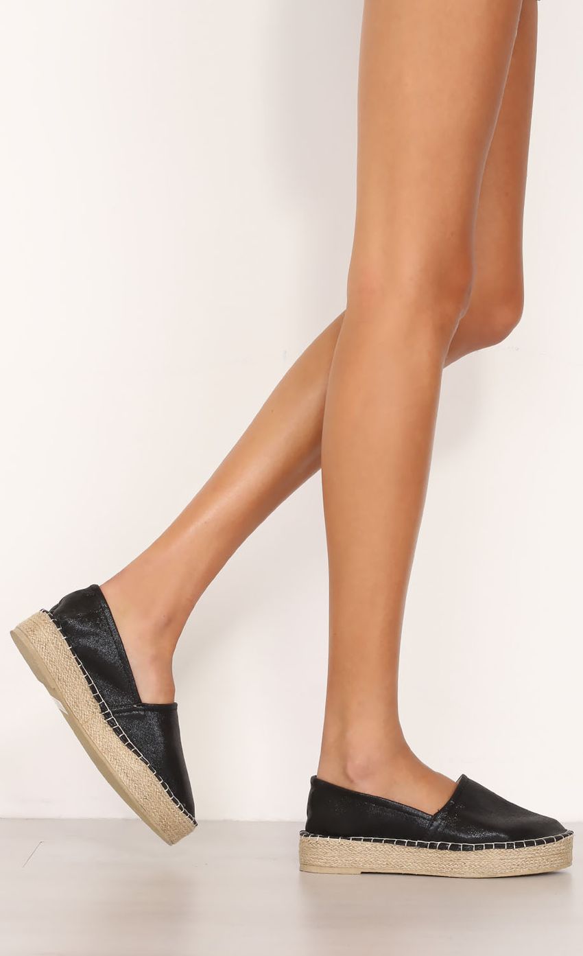 Picture Black Woven Flats. Source: https://media-img.lucyinthesky.com/data/Mar15_1/850xAUTO/0Y5A8372.JPG