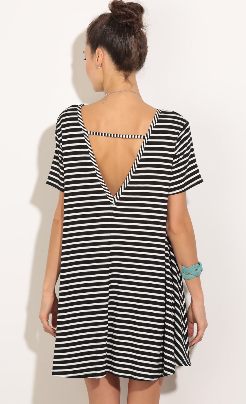 Picture Stripe Shift Dress In Black And White. Source: https://media-img.lucyinthesky.com/data/Mar16_1/850xAUTO/0Y5A5269.JPG