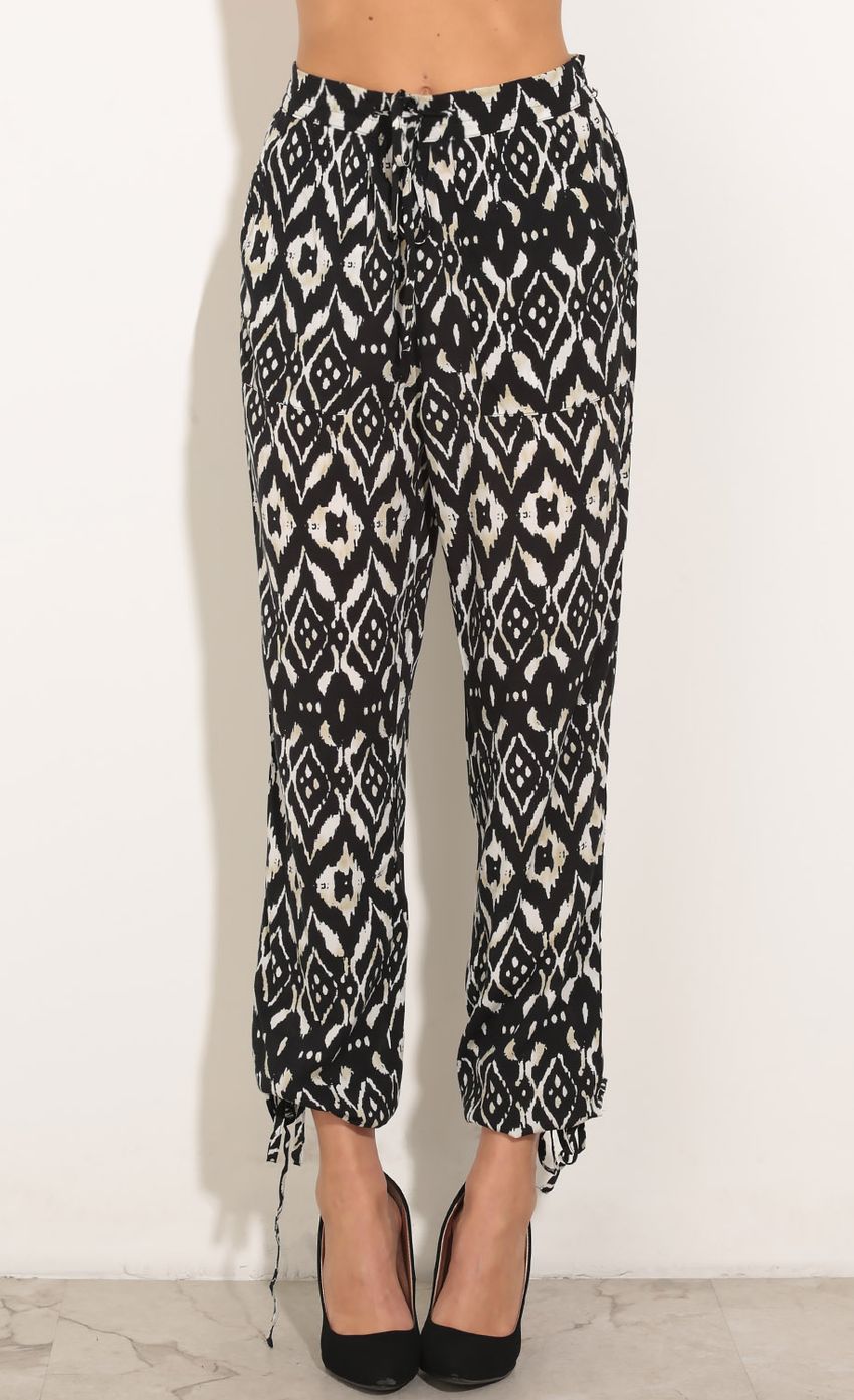 Picture Printed Day Pants In Black And White. Source: https://media-img.lucyinthesky.com/data/Mar16_1/850xAUTO/0Y5A7266.JPG
