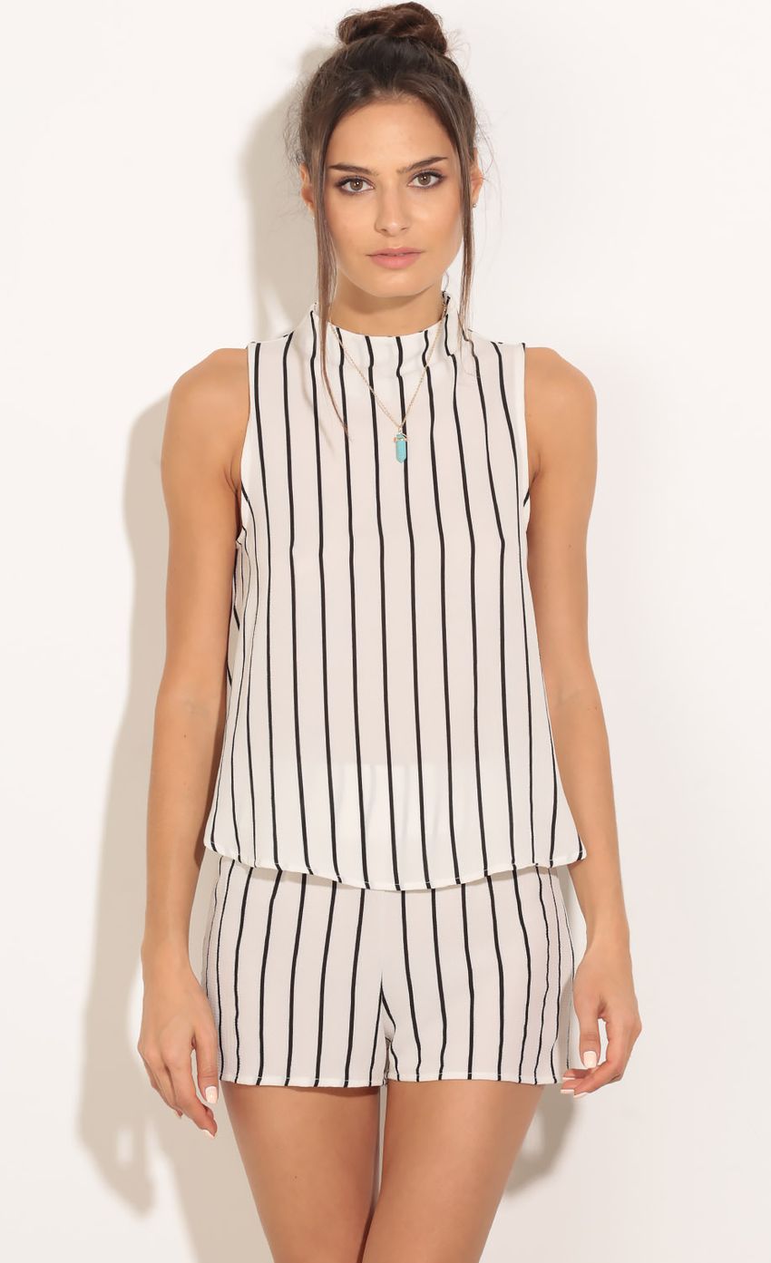 Picture Two Piece Stripe Set In White and Black. Source: https://media-img.lucyinthesky.com/data/Mar16_1/850xAUTO/0Y5A8850.JPG